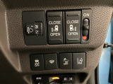 両側電動スライドドアは運転席から操作ができるよう、操作スイッチが付いています。Hondaセンシング用のVSA(ABS+TCS+横滑り抑制)解除とレーンキープアシストシステムなどのスイッチもあります。