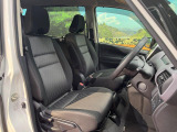 運転席シート廻りは使用感も少なく、良好な状態となっています。前オーナー様が丁寧に使っていたことがよくわかりますね。