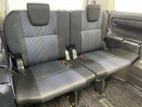 3列目シートはもちろん状態良好☆大人でもゆったりと座って頂けますので、大人数でのお出かけもラクラクです♪ご家族で、気の知れた仲間で、ドライブに行くのが楽しみですね♪