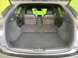 後席を格納すると、これだけの広さが!シーンに合わせたシートアレンジで、大きな荷物も積むことが出来ます♪