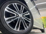 【純正アルミホイール】外観にマッチした純正アルミホイールを装着しております。各種社外アルミホイールや、スタッドレスタイヤも取扱いしております。是非ご相談ください♪