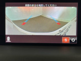 ガイドライン付きバックカメラを装備しているので、慣れない場所での車庫入れも安心です。