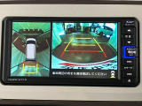 【パノラマモニター】 上から見下ろしたような映像が、運転の不安を軽くします。