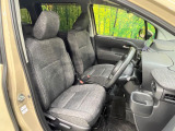 運転席シート廻りは使用感も少なく、良好な状態となっています。前オーナー様が丁寧に使っていたことがよくわかりますね。