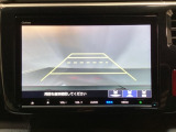 バックでの車庫入れも安心です! リアカメラが付いているバックモニター付のナビを装備しております。操作線もついており距離感も画面から確認できます。