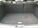 開口部の広いリアゲート!SUVならではの広々トランクスペースをご覧ください。目隠し用のトノカバーも付いています!