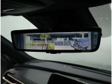 デジタルインナーミラー装備!車両後方のカメラの映像をデジタル補正で視認性を向上させてインナーミラー内に表示します♪視界を遮るものがなく、後席に同乗者がいても後方を確認しやすく安心です♪