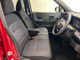 ゆったりと座れる運転席シートですのでストレスなく運転が出来ますよ!