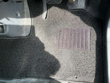 純正ディーラーオプションのフロアマット。