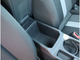 Audi正規ディーラーが高品質をお約束。高度な訓練・教育を受けたAudi専任メカニックが、100項目にもおよぶ精密な点検を実施いたします。すべてをクリアしたAudi車だけが、あなたのお手元に届けられるのです。