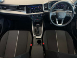 Audiは創業者であるホルヒの「いかなる時代においても第一級の素材を用い、操縦安定性に優れ、さらに進歩的なクルマの製造を目指す」という考え方に則り、こだわり抜かれたインテリアを目指しています。