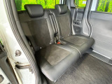 後部座席も気になるようなキズ・汚れやへたり等、大きなダメージはなく、良好な状態です。
