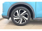 純正なので車に似合うデザインになっていますね。スタッドレスタイヤもご相談下さい。