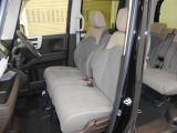 広々使えるベンチシート仕様です。