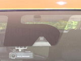 【インテリジェントエマージェンシーブレーキ】フロントカメラで前方の車両や歩行者を検知。衝突しそうな時は衝突被害軽減ブレーキが作動、衝突回避をサポート。より安全にドライブをお楽しみいただけます。