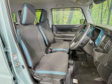 運転席まわりには十分なスペースがあり、大柄な方でもゆったり運転していただける環境です。