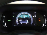 とっても見やすいメーターです。夜間時はラグジュアリーな気分にさせてくれる照明が魅力ですので、夜のドライブも楽しみになりますよ♪
