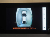 パノラミックビューモニター付きです。車両を上から見たような映像をディスプレイオーディオ画面に表示。運転席からの目視だけでは見にくい、車両周辺の状況をリアルタイムでしっかり確認できます。