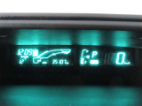 とっても見やすいメーターです。夜間時はラグジュアリーな気分にさせてくれる照明が魅力ですので、夜のドライブも楽しみになりますよ♪