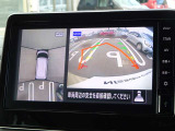 【アラウンドビューモニター&バックモニター】クルマを真上から見下ろしているかのような映像が表示され、周囲の状況がひと目で把握できるので、安心してスマートに駐車できます。駐車が苦手な方にオススメです!