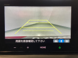 【バックカメラ】運転が苦手な方も車庫入れラクラクです!ギアをリバースに入れれば自動的に切り換わりますので、面倒な操作は不要です♪狭い駐車場もお車を傷つけず安心ですね!