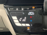 段差のないパネルスイッチのオートエアコン付きです。予め温度設定すれば後はセンサーが感知して設定温度を保ってくれますので快適なドライブが楽しめます。雨の日のガラスの曇りもなく安全な運転ができます。