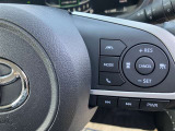 クルーズコントロール付き。アクセルペダルから足を離しても一定の速度で走行できるので高速道路が楽になります♪また、無駄なアクセルの踏み込みが抑えられエコドライブにも貢献します