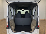 大きな開口部の荷室スペースはとても広々としています。 大きな荷物も楽々収納出来ちゃいますよ♪ 大は小を兼ねると言いますしスペースは大きい事に越した事はありませんね!