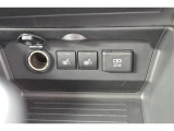 運転席・助手席シートヒーター装備☆  座面と背もたれをすばやく温めるシートヒーターを内蔵。身体を直接温めることができます。 寒い時期には嬉しいアイテムですね♪