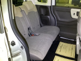 ホンダ車の低床ボディは、チャイルドシートへのお子さまの乗降や荷物の積載もスムーズ。足元もゆったりとしていますので、おくつろぎいただけます。