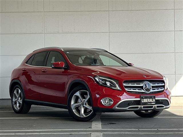 GLAクラスGLA220 4マチック 4WD4WD 本革シート