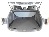 広々としたラゲージスペースを備えています。大きなものや長さのある荷物もしっかりと積み込めます。