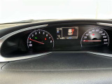 とっても見やすいメーターです。夜間時はラグジュアリーな気分にさせてくれる照明が魅力ですので、夜のドライブも楽しみになりますよ♪