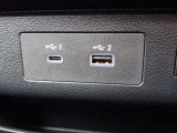 車内にUSBハブがありスマホやゲームの充電などとっても便利です♪