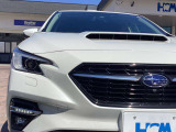 LEDヘッドライトは、本当に明るくて安全です。暗い夜道からお客様を守ってくれます。運転しやすいですし、自慢にもなるかも?黄色いハロゲンライトと見比べてください。
