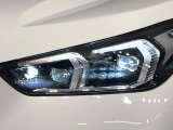 ●LEDヘッドライト:夜間走行時も良好な視界を確保し安心して運転できる高輝度LEDヘッドライトを装備!点灯速度が早く、消費電力も抑えられています。