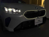 BMWの伝統の丸目4灯ヘッドライトでございます。LEDライトで視認性もよく明るく安全性の向上につながります。