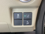 Hondaセンシング用の、VSA(ABS+TCS+横滑り抑制)解除と路外逸脱抑制機能のオンオフスイッチなどはハンドルの右側に装備しています。