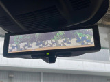 【インテリジェントルームミラー】後席の大きな荷物や同乗者で後方が確認しづらい時でも安心!カメラが撮影した車両後方の映像をルームミラー内に表示。クリアな視界で状況の確認が可能です!
