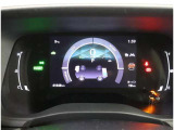 とっても見やすいメーターです。夜間時はラグジュアリーな気分にさせてくれる照明が魅力ですので、夜のドライブも楽しみになりますよ♪