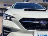 LEDヘッドライトは、本当に明るくて安全です。暗い夜道からお客様を守ってくれます。運転しやすいですし、自慢にもなるかも?黄色いハロゲンライトと見比べてください。