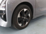 ◆アルミホイール◆純正のアルミホイールが標準装備で付いています!ホイルだけで見た目がとてもスタイリッシュです★
