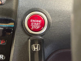 【Hondaスマートキー】カバンやポケットに入れたままでもドアの施錠・解錠が可能なスマートキーを装備。エンジンのオン・オフ時もカギを取り出す必要が無いからとっても便利です♪