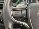 運転中、オーディオの操作をしてて、ハッとしたことはありませんか?ステアリングスイッチは、運転中でもハンドルでオーディオの操作が可能です。安全なドライブをサポートします。