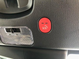 緊急時にワンプッシュ!事故や急病、あおり運転に遭った際、天井のボタンを押すだけで専用のオペレーターに繋がります。