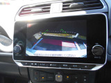車庫入れの時に大変便利なバックカメラが付いています。後の映像が画面で見れますので安心ですよ。