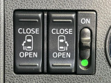 【両側パワースライドドア】スマートキーや運転席のスイッチで後席両側スライドドアの開閉が可能♪電動だから力を入れてドアを開ける必要が無く、小さなお子様でも簡単に開け閉めでき快適です♪