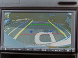 【バックカメラ装備】 リヤカメラにより後方の確認が出来ます。見通しが悪い夜の駐車場での車庫入れには、心強い味方となります。