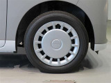 純正のスチールホイール+ホイールキャップ装着車です。