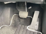 長距離運転がしやすく理想のシートポジションも取りやすいオルガン式ペダル。